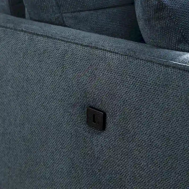 Moderní 3místná látková pohovka s USB nabíjecím portem