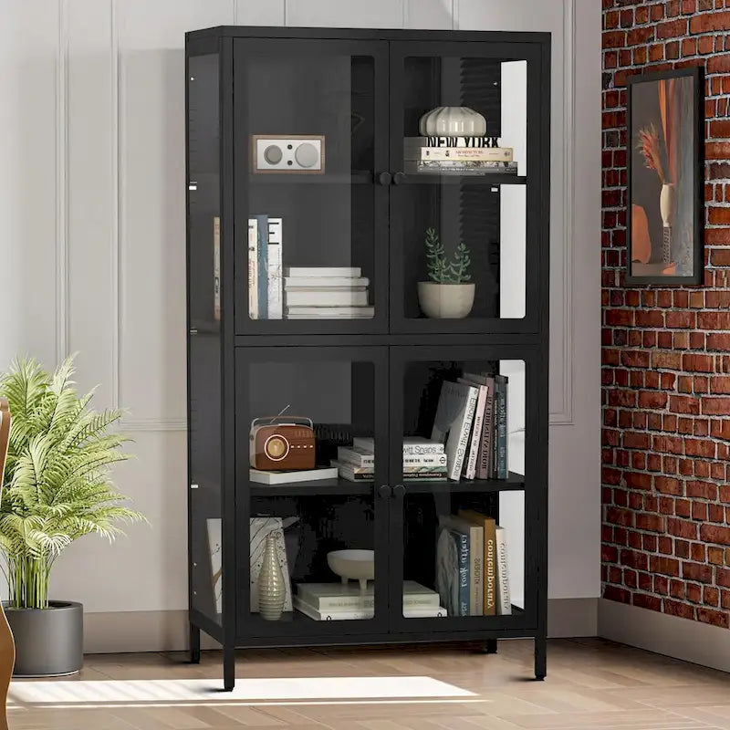 Moderní minimalistická třístranná vitrína z tvrzeného skla se čtyřmi dvířky